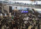 CHINA: MILES DE MANIFESTANTES EN EL AEROPUERTO, TODOS LOS VUELOS CANCELADOS