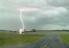 NUEVA ZELANDA: UN RAYO IMPACTÓ MUY CERCA DE UN AVIÓN DE PASAJEROS