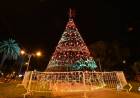 EN VILLA MERCEDES SE ENCENDIÓ ESTE LUNES EL TRADICIONAL ÁRBOL NAVIDEÑO