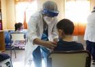 ACOMPAÑADOS POR SUS PADRES, MILES DE NIÑOS RECIBIERON SU PRIMERA VACUNA CONTRA EL CORONAVIRUS