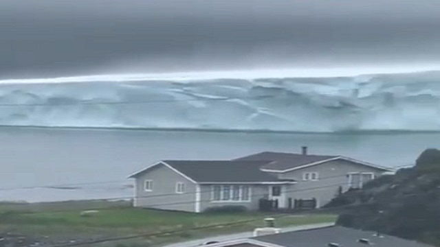 UN GIGANTESCO ICEBERG PUDO VERSE EN LAS COSTAS DE LA ISLA CANADIENSE DE TERRANOVA Y LABRADOR, AL NORTE DEL OCÉANO ATLÁNTICO