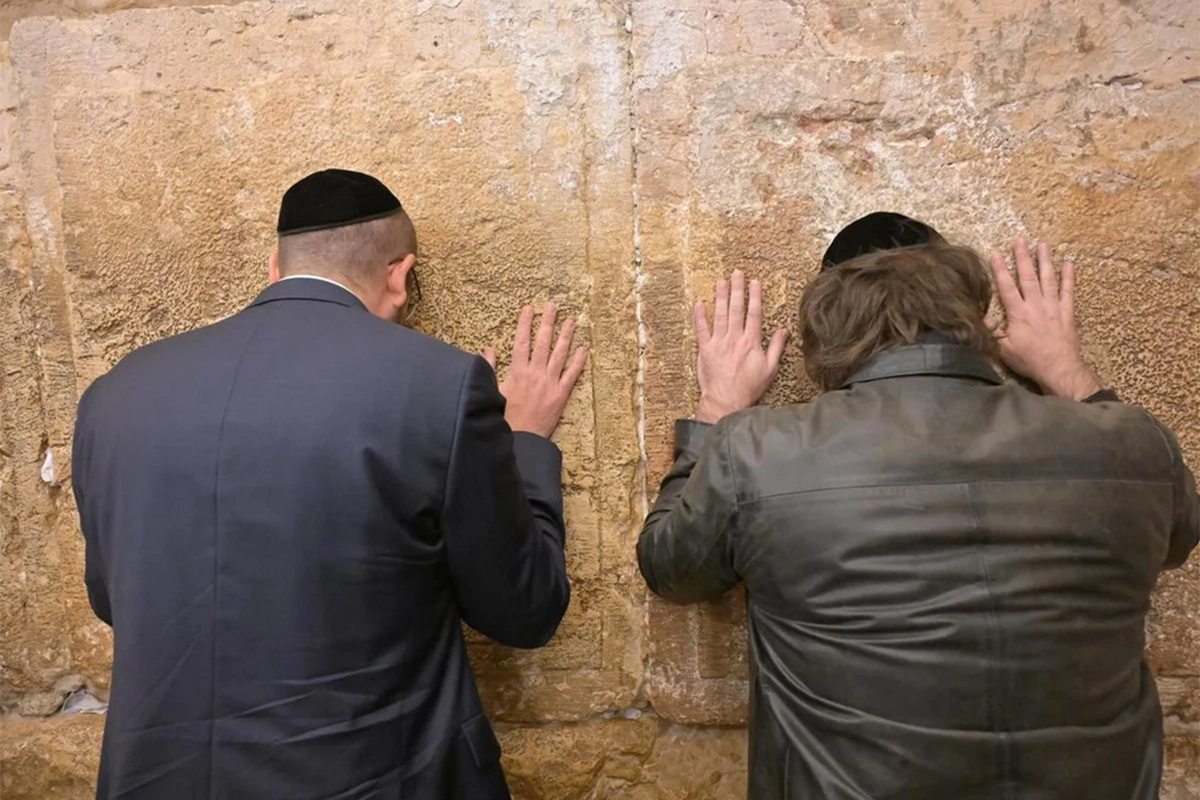 MILEI LLEGÓ A ISRAEL Y FUE A VISITAR EL MURO DE LOS LAMENTOS