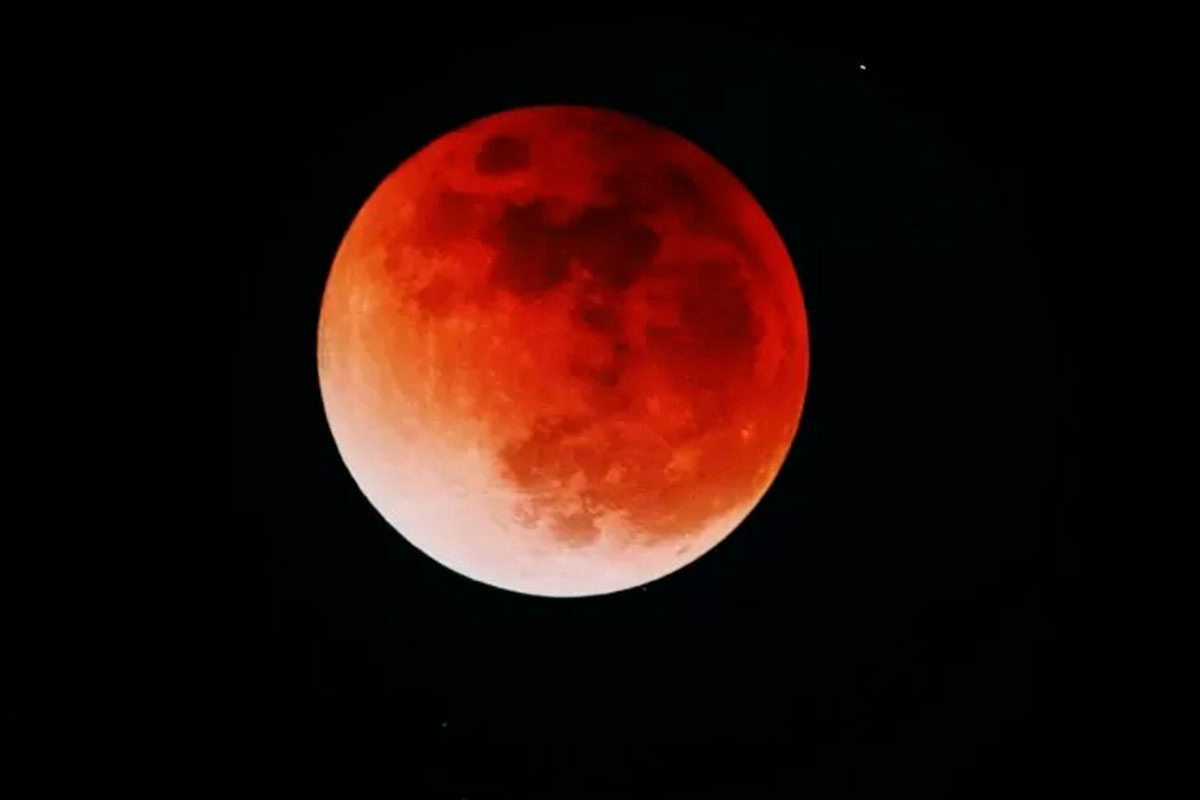 EVENTOS ASTRONÓMICOS DE SEPTIEMBRE: ECLIPSES, EQUINOCCIO Y LUNA DE SANGRE