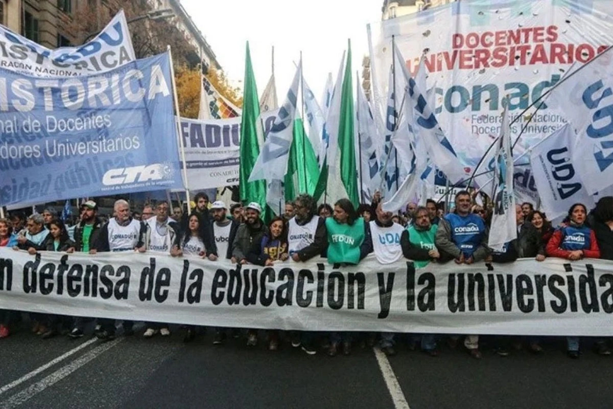 UNIVERSITARIOS CONVOCAN PARO Y MARCHA TRAS VETO DE MILEI A FINANCIAMIENTO