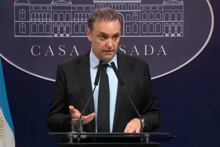 ADORNI PRESENTÓ EL INFORME DEL CONSEJO DE MAYO Y ANTICIPÓ REFORMAS CLAVE