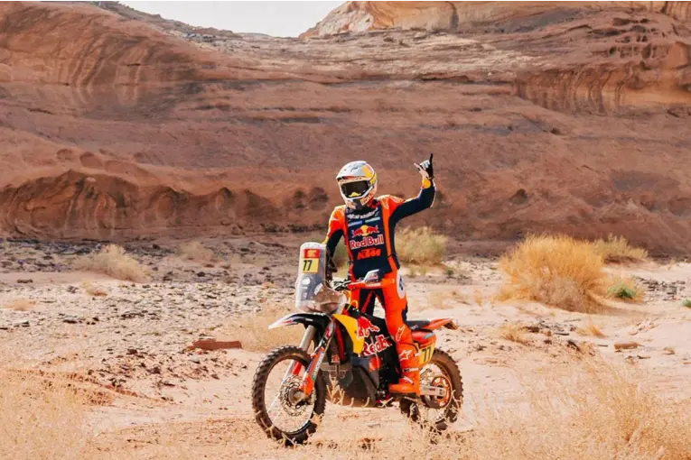 BENAVIDES IMPARABLE EN EL DAKAR 2026: GANÓ LA OCTAVA ETAPA Y ES LÍDER EN MOTOS