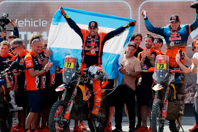 LUCIANO BENAVIDES GANÓ EL RALLY DAKAR EN UNA DEFINICIÓN HISTÓRICA POR DOS SEGUNDOS