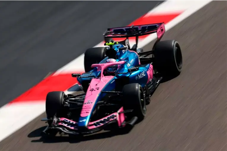 Franco Colapinto dio un salto en Bahréin y se metió entre los diez más rápidos
