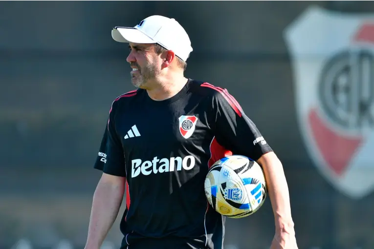 Coudet debuta como DT de River ante Huracán en el Ducó