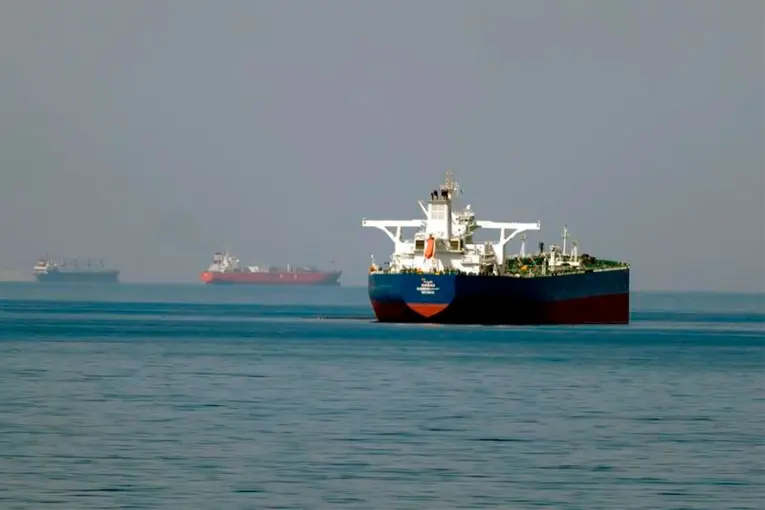 Reabren el estrecho de Ormuz tras la tregua y vuelve el tránsito petrolero