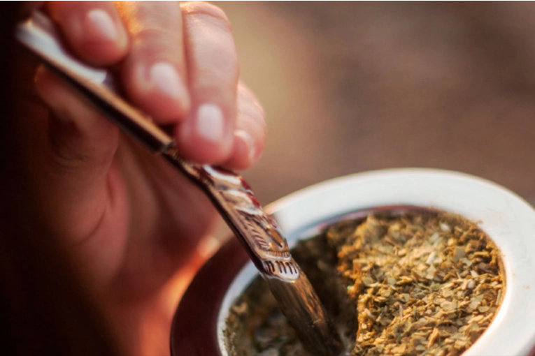 Crisis en la yerba mate: crecen exportaciones pero caen ingresos
