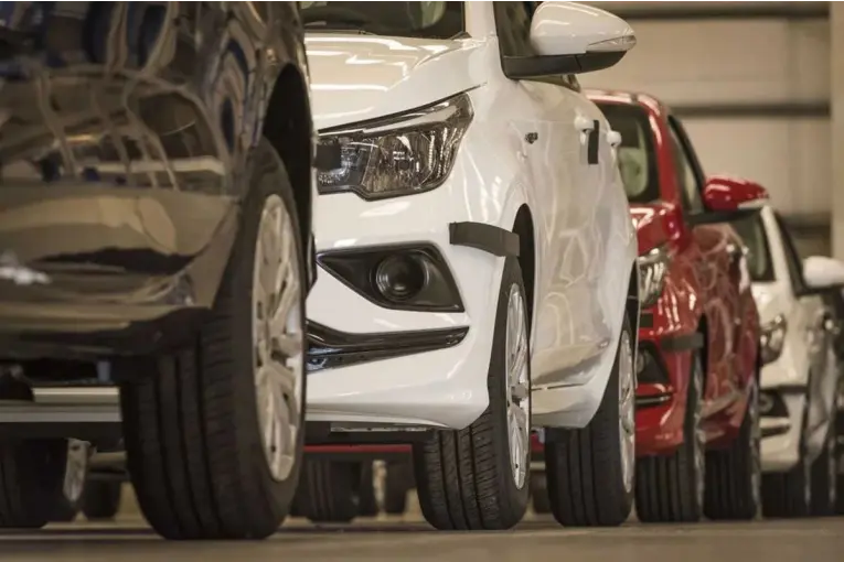 Ventas de autos 0km caen cerca del 10% interanual en abril