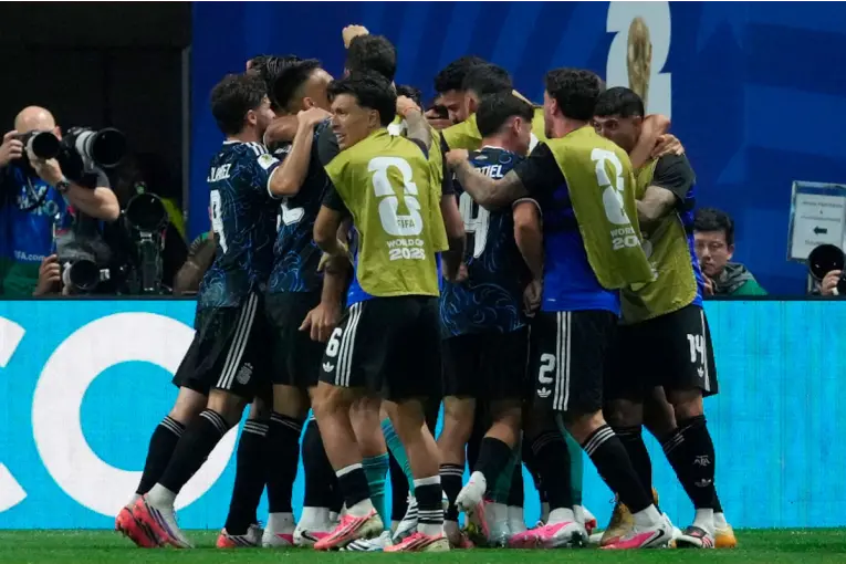 Argentina remontó ante Inglaterra, jugará la final del Mundial 2026 e irá por el bicampeonato frente a España