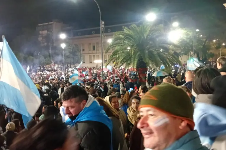 El Gobierno evalúa declarar feriado o asueto tras la final del Mundial entre Argentina y España
