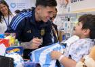 Enzo Fernández visitó el Hospital Garrahan y llevó regalos a los niños