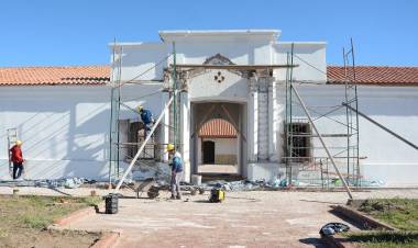 AVANZA LA OBRA DE REFACCIÓN DE LA RÉPLICA DE LA CASA DE TUCUMÁN