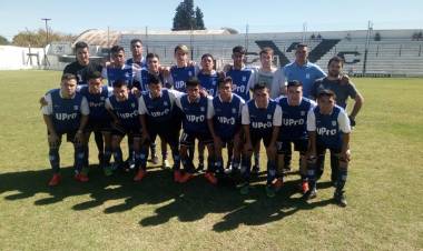 RACING GANÓ EL DUELO DE PUNTEROS Y MANDA EN EL ASCENSO
