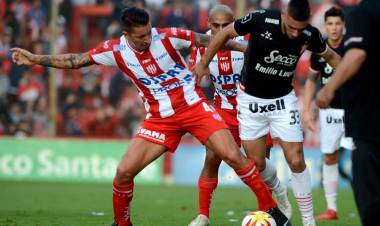 UNIÓN GOLEÓ A SAN MARTÍN DE TUCUMÁN Y AVANZA