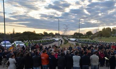 EL GOBIERNO DE SAN LUIS ENTREGÓ MOTOS Y CAMIONETAS A LA POLICÍA PARA REFORZAR LA SEGURIDAD
