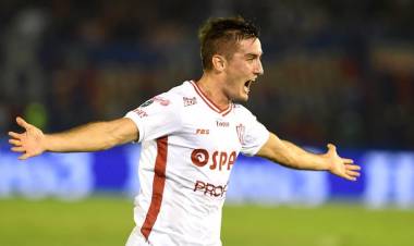 TRIUNFAZO DEL TATENGUE EN VICTORIA Y SE ILUSIONA