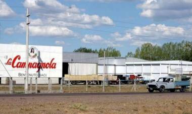 LA CAMPAGNOLA CERRÓ DOS FÁBRICAS, OFRECEN  A LOS EMPLEADOS TRASLADARSE A VILLA MERCEDES