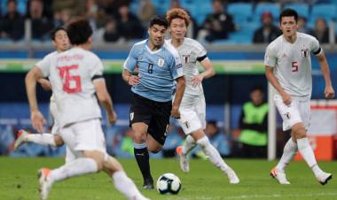 URUGUAY, SORPRENDIDO POR EL JOVEN JAPÓN