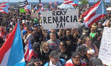 PUERTO RICO: CUARTO DÍA DE PROTESTAS EXIGIENDO LA RENUNCIA DEL GOBERNADOR RICARDO ROSSELLÓ