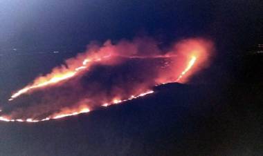 SAN LUIS: COMBATEN UN INCENDIO EN LA ZONA DE ESTANCIA GRANDE