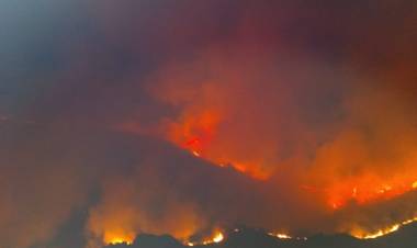 EN SAN LUIS EL FUEGO AHORA SE MANTIENE EN DOS FRENTES, SIGUE EL COMBATE CONTRA UN INCENDIO FORESTAL ENTRE ESTANCIA GRANDE Y POTRERO DE LOS FUNES