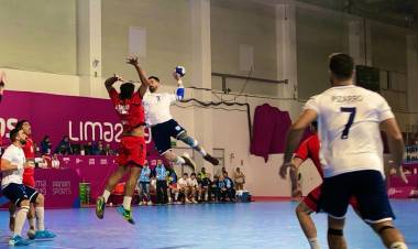 ENORME TRIUNFO DE ARGENTINA ANTE CHILE EN HANDBALL MASCULINO Y CONSIGUIÓ EL PASE A SEMIS