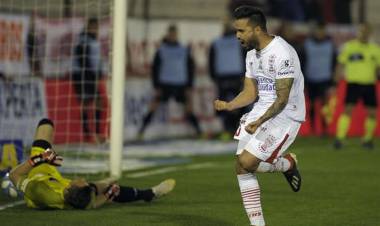 HURACÁN SE HIZO FUERTE EN EL DUCÓ, DERROTÓ A COLÓN Y, POR AHORA, ES PUNTERO DE LA SUPERLIGA