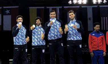 MEDALLA DE PLATA PARA EL EQUIPO DE ESPADA QUE HACE HISTORIA