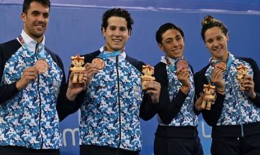 MEDALLA DE BRONCE SORPRESA PARA EL EQUIPO DE RELEVOS MIXTO