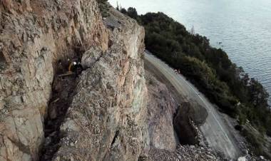 VILLA LA ANGOSTURA: AVANZAN LENTOS LOS TRABAJOS EN LA ZONA DEL DERRUMBE
