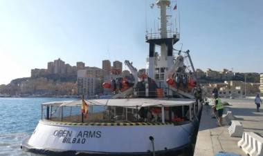 NAUFRAGA UN BARCO EN EL MEDITERRÁNEO: AL MENOS 40 INMIGRANTES MUERTOS