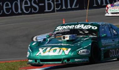 AGUSTÍN CANAPINO LOGRÓ LA VICTORIA QUE LE PERMITE PELEAR POR EL TÍTULO DEL TURISMO CARRETERA