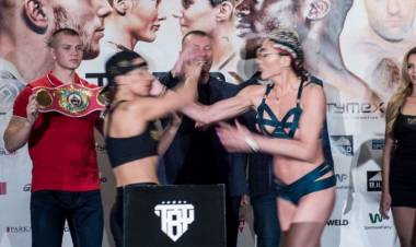 ESCÁNDALO EN POLONIA: LA RIVAL LE DIO UN PIQUITO A SOLEDAD MATTHYSSE TRAS EL PESAJE Y TERMINARON A LAS TROMPADAS