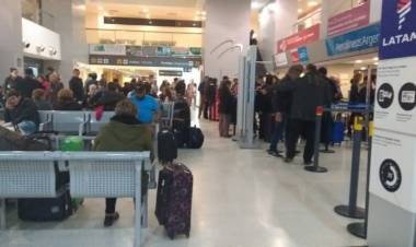 EL PARO DE AEROLÍNEAS AFECTARÍA A 650 VUELOS DE CABOTAJE E INTERNACIONALES