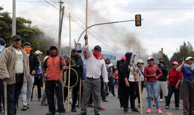 LEVANTAN LA HUELGA DE TRANSPORTE EN ECUADOR, PERO SIGUEN LAS PROTESTAS POR LA SUBA DEL PRECIO DE LOS COMBUSTIBLES