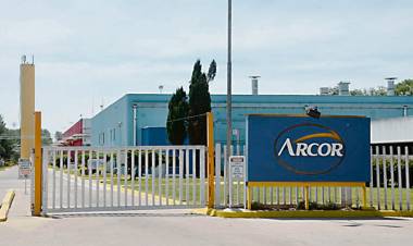 ARCOR ADELANTARÁ VACACIONES A 2.500 EMPLEADOS EN CUATROS DE SUS FÁBRICAS, ENTRE ELLAS LA DE VILLA MERCEDES, DEBIDO A LA CAÍDA EN LAS VENTAS