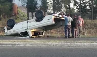 VOLCÓ UNA CAMIONETA EN LA RUTA 2B DE VILLA MERCEDES: CONDUCTOR Y ACOMPAÑANTE ESTABAN EBRIOS