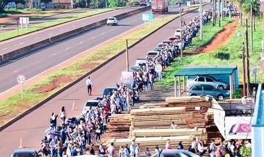 MISIONES: SE FORMÓ UNA FILA DE CASI UN KILÓMETRO POR 15 EMPLEOS EN UNA PANADERÍA