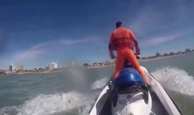 MAR DEL PLATA: DRAMÁTICO RESCATE DE UN KAYAKISTA DE 66 AÑOS