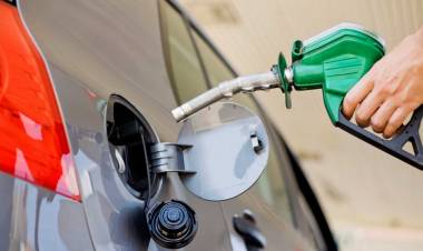 LARGAS COLAS EN LAS ESTACIONES DE SERVICIO, EL GOBIERNO AUTORIZÓ UNA SUBA DEL 5% EN NAFTAS Y GASOIL: SERÁ DESDE ESTE VIERNES
