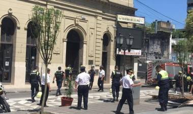 TUCUMÁN: SE DERRUMBÓ EL TECHO DEL TEATRO DE LA PAZ