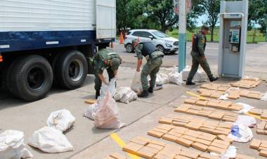 PROCEDIMIENTO DE GENDARMERÍA: SECUESTRARON MÁS DE 740 KILOS DE DROGA QUE IBAN DE CORRIENTES A CÓRDOBA