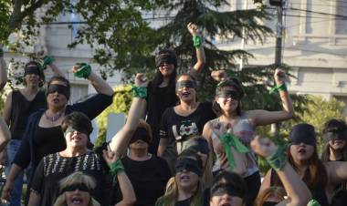 SAN LUIS: INTERVENCIÓN “UN VIOLADOR EN TU CAMINO” REPRESENTADO POR LAS PUNTANAS