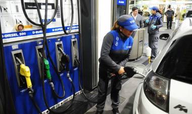 OTRO GOLPE AL BOLSILLO: YPF AUMENTARÁ ESTE LUNES UN 5% EL PRECIO DE LOS COMBUSTIBLES