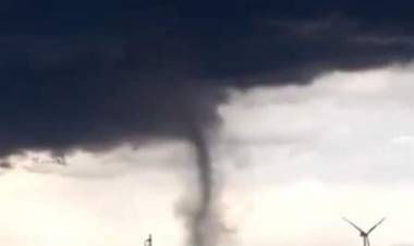 BAHÍA BLANCA: VARIOS TORNADOS SORPRENDIERON A LA LOCALIDAD