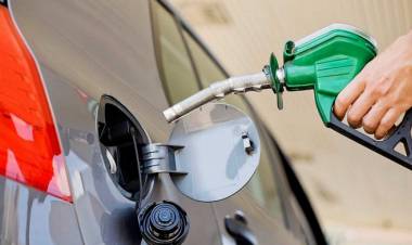 TRAS REUNIÓN CON PETROLEROS, EL GOBIERNO ASEGURA QUE "SE VA A MANTENER" EL PRECIO DE LA NAFTA